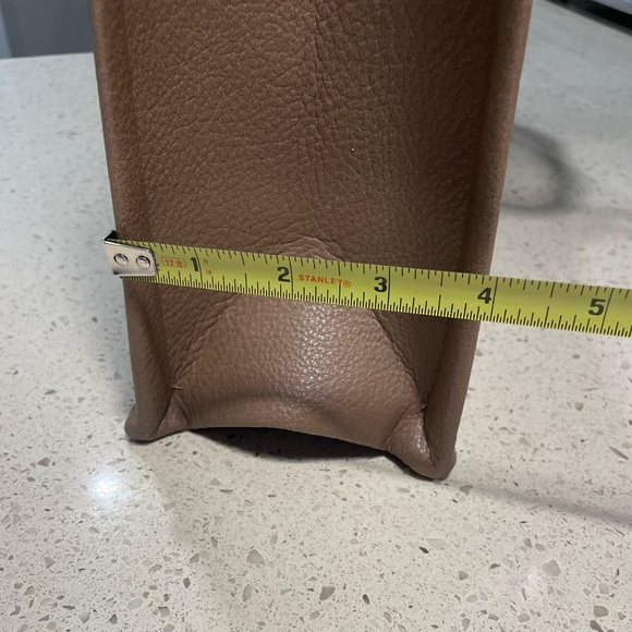 DARCY MARKS LONDON TAN LARGE TOTE - Picture 12 of 16